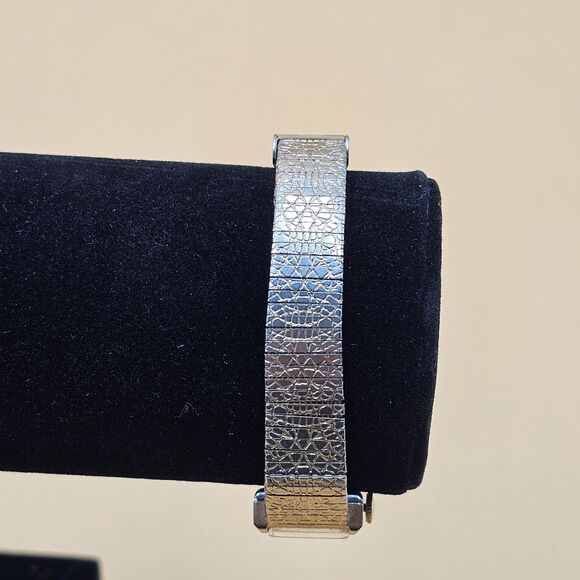 Gruen Vintage Ladies Mechanical Watch 17 Jewel Gold Tone Square Textured Band main image 8